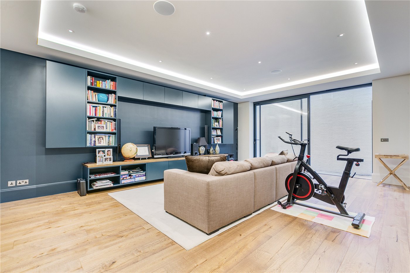New Kings Road, Fulham/Parsons Green, London, SW6